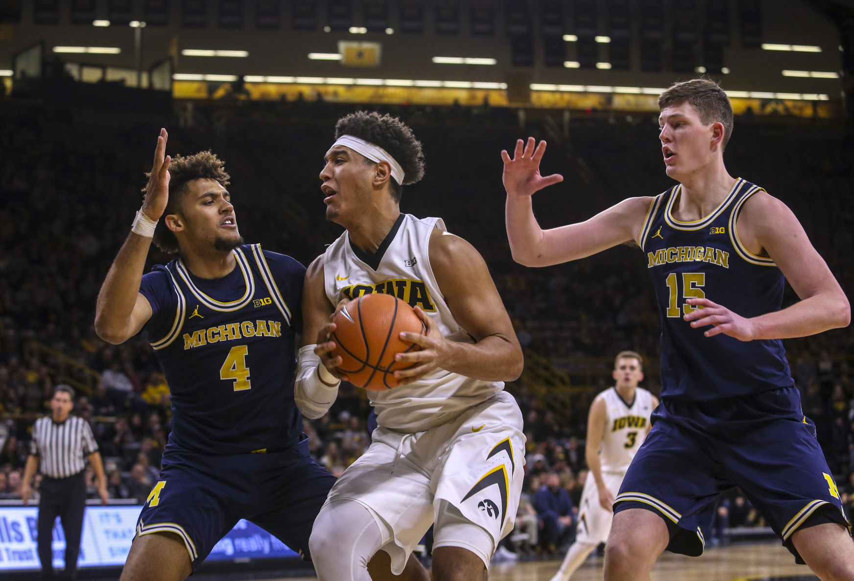 010218-IOWA-BASKETBALL-020